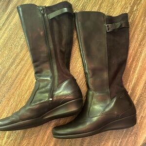 One pair of women’s boots by Ecco